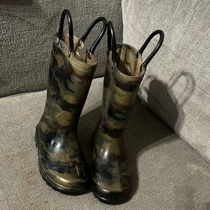 Light up camp rain boots! Size 6